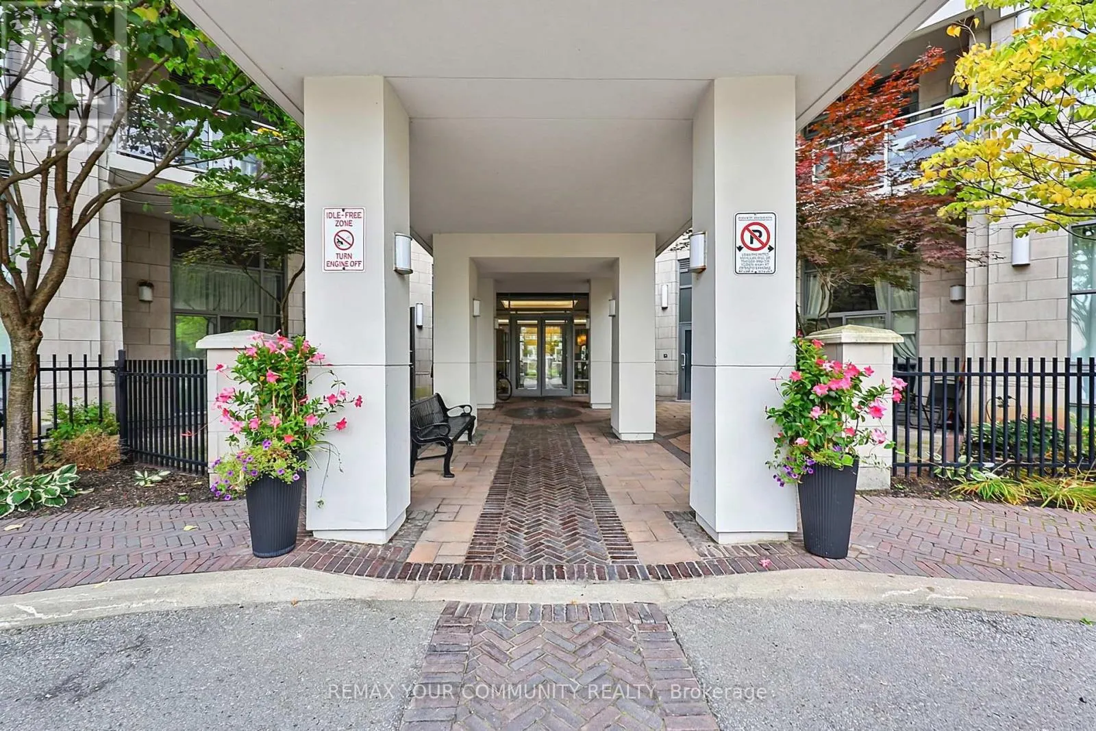 222 - 111 CIVIC SQUARE GATE