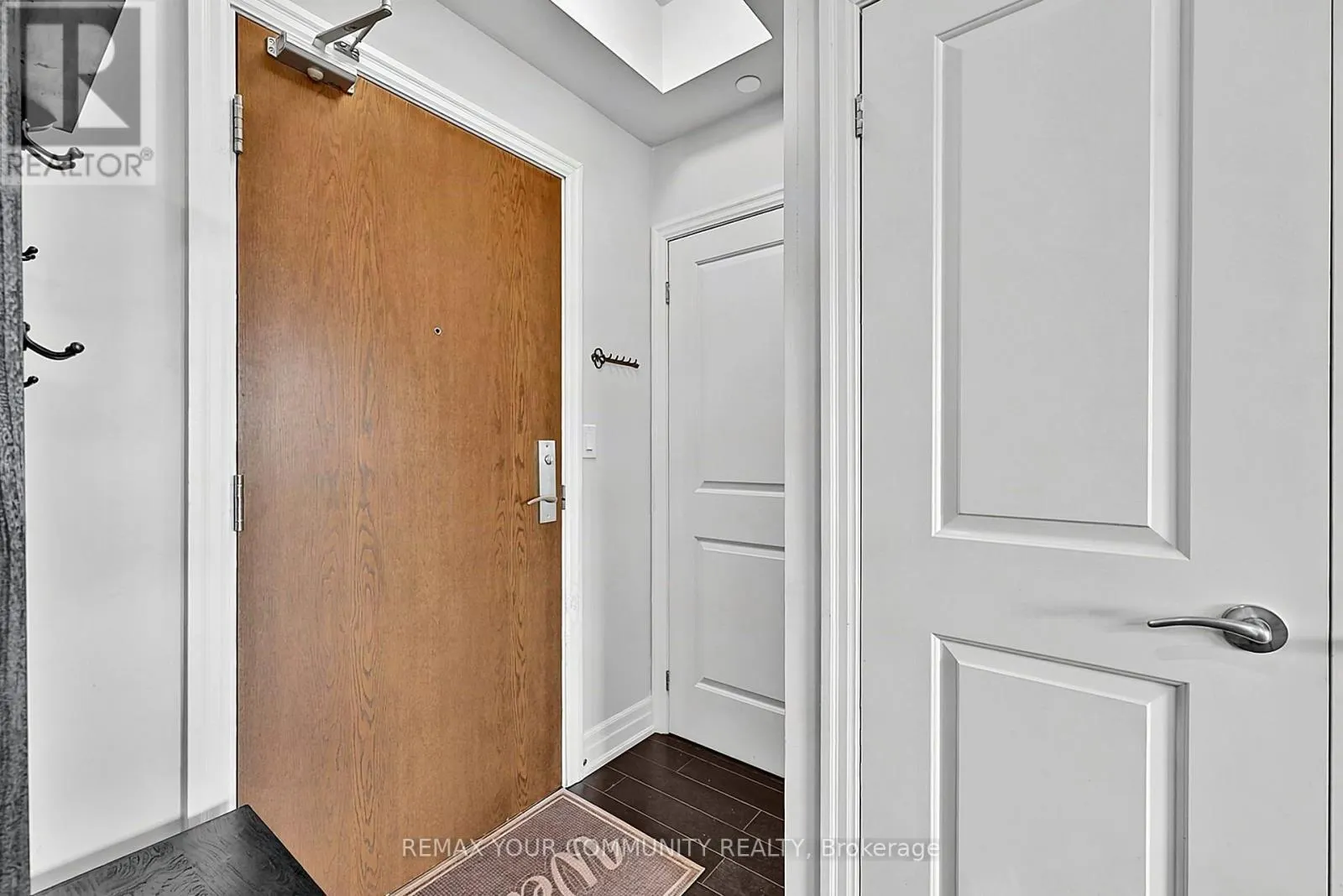 222 - 111 CIVIC SQUARE GATE