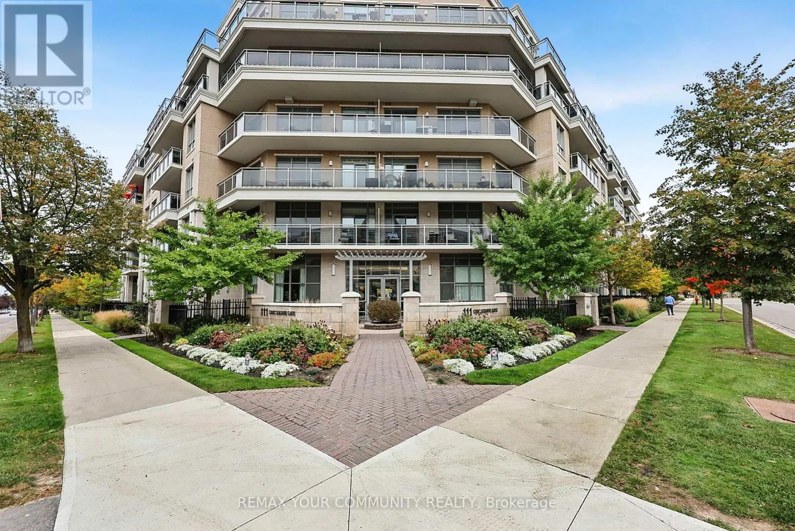 222 - 111 CIVIC SQUARE GATE