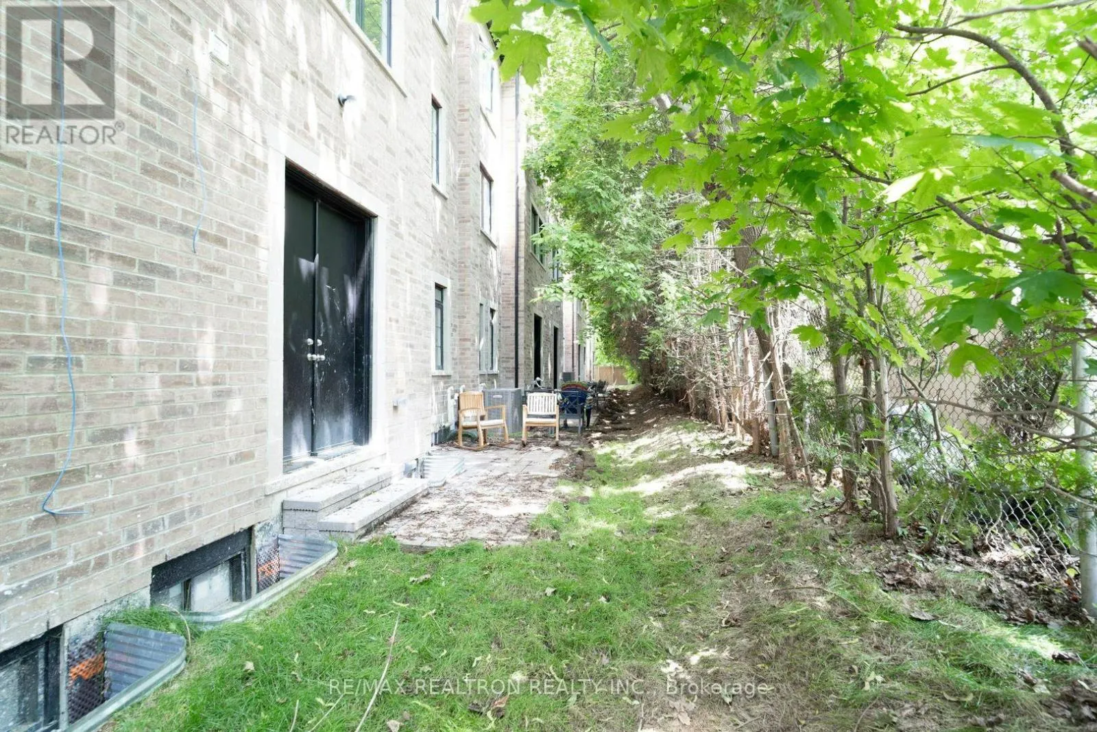 22 - 260 EAGLE STREET