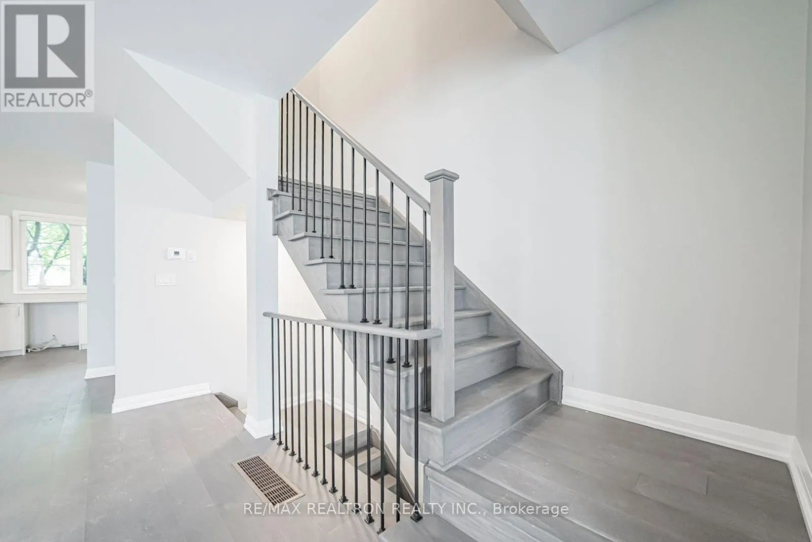 22 - 260 EAGLE STREET