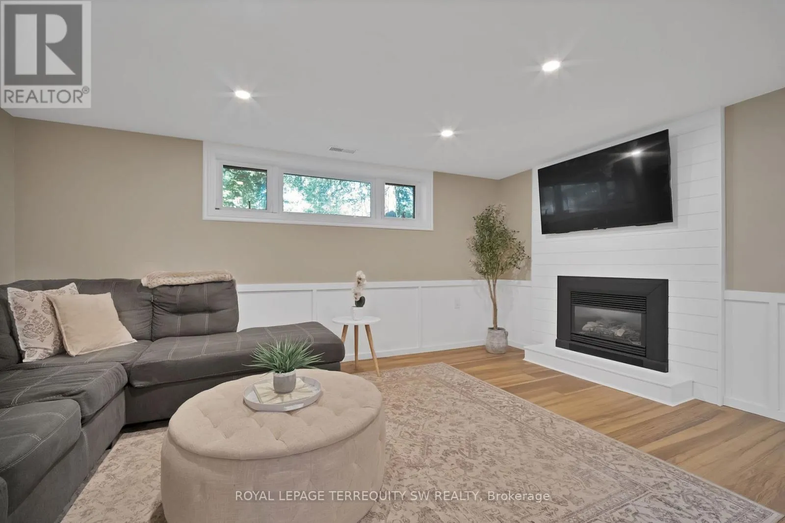 2249 WILLARD AVENUE