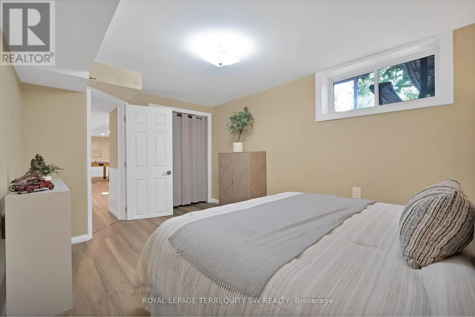2249 WILLARD AVENUE