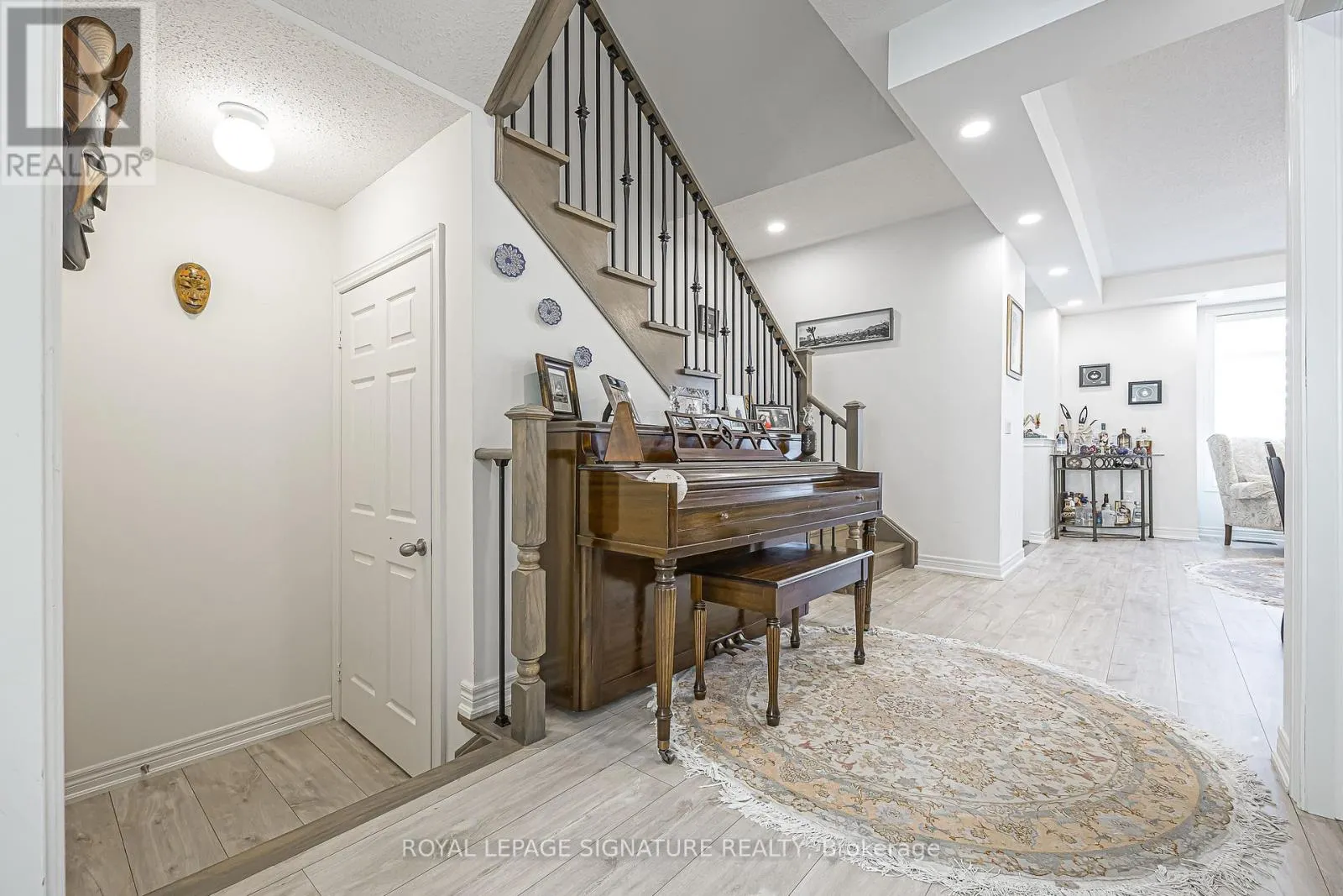 27 BEECHBOROUGH CRESCENT