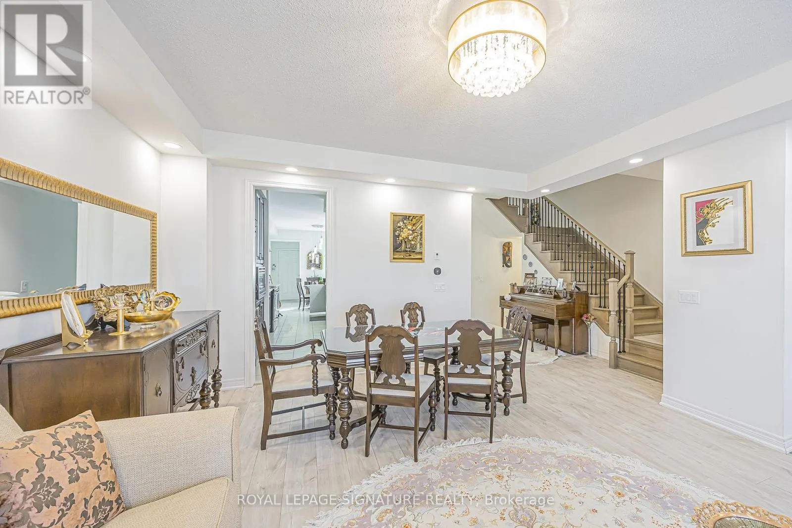 27 BEECHBOROUGH CRESCENT
