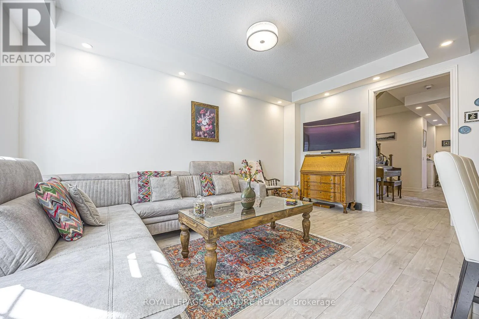 27 BEECHBOROUGH CRESCENT