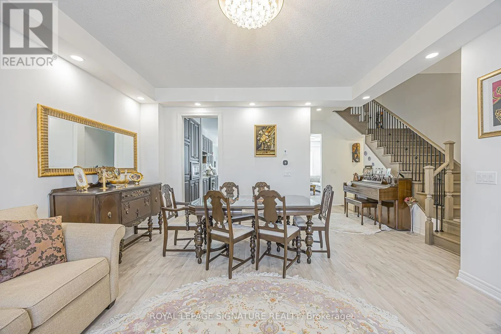 27 BEECHBOROUGH CRESCENT