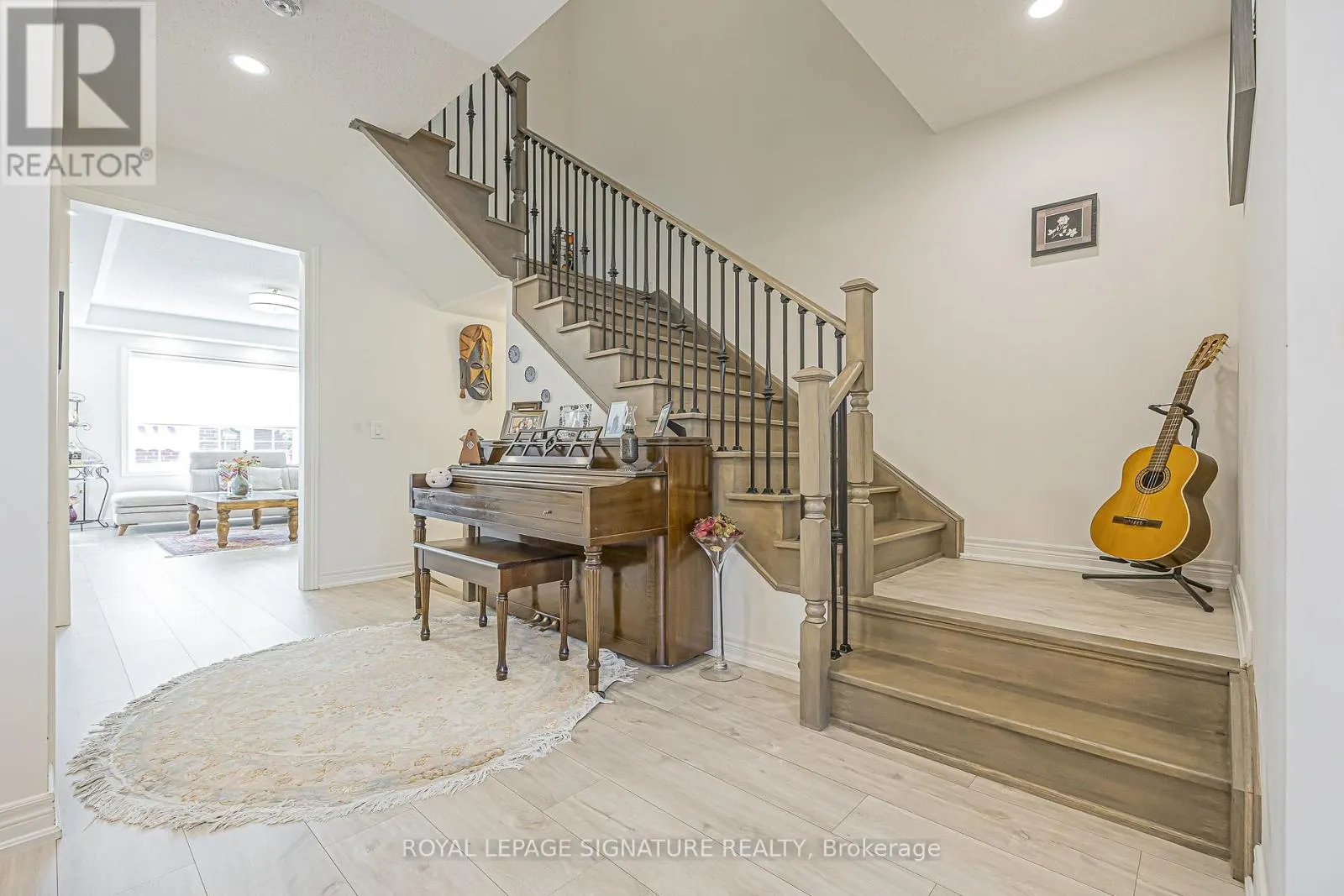 27 BEECHBOROUGH CRESCENT