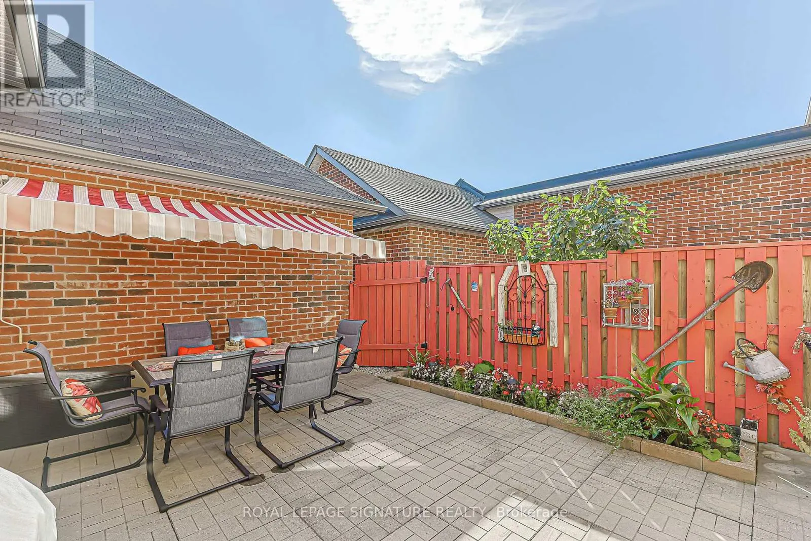 27 BEECHBOROUGH CRESCENT