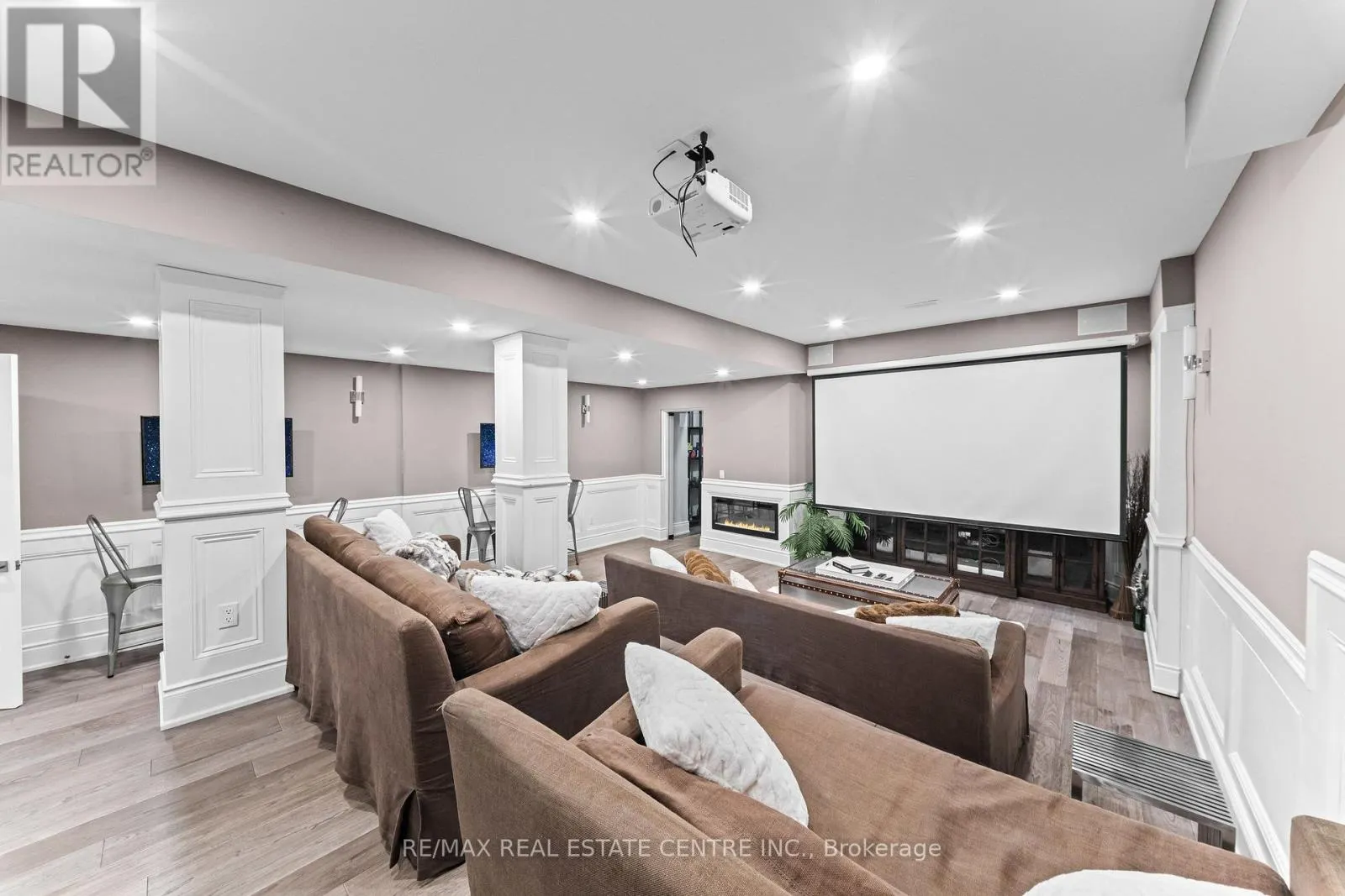10 ROLLING GREEN COURT