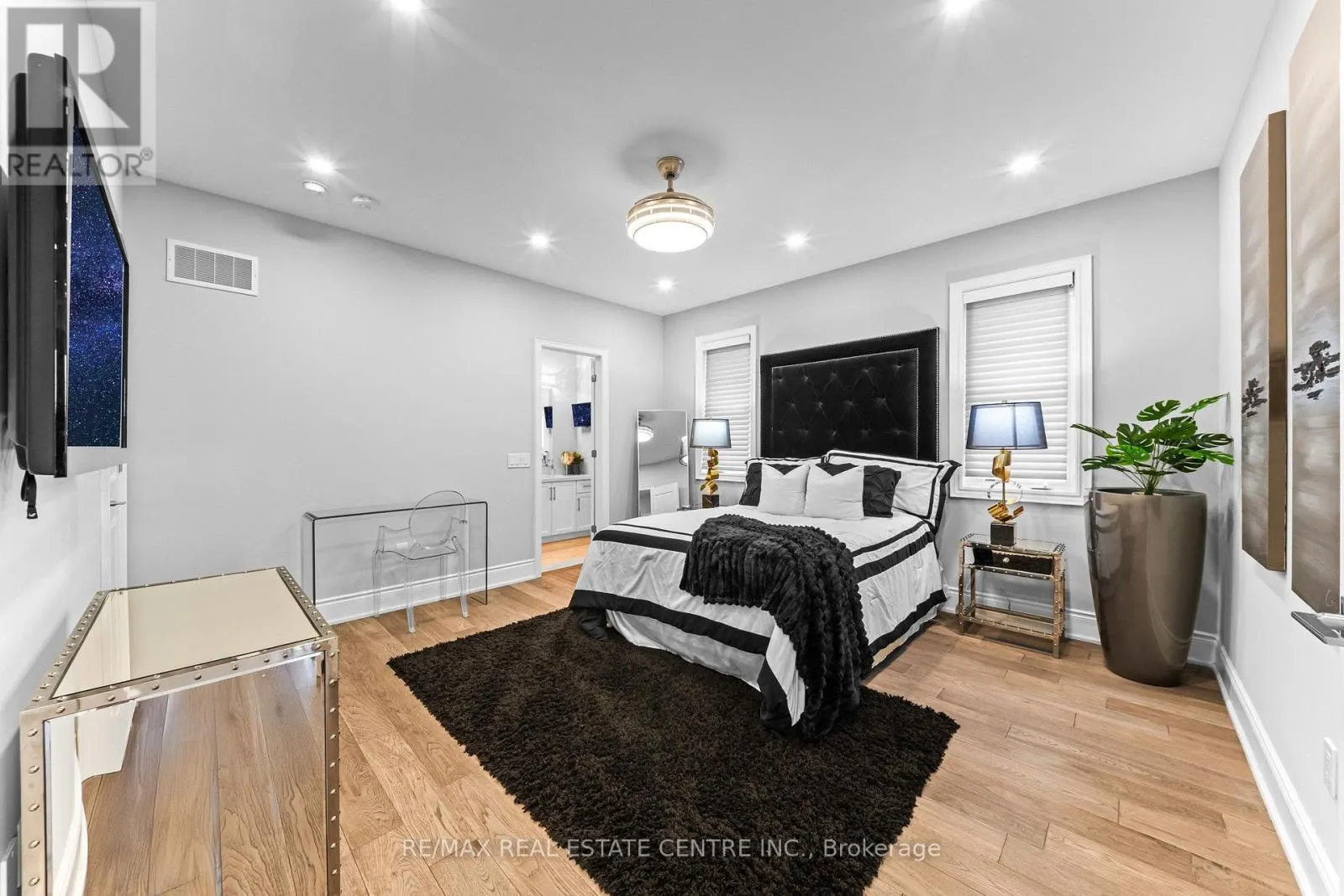 10 ROLLING GREEN COURT