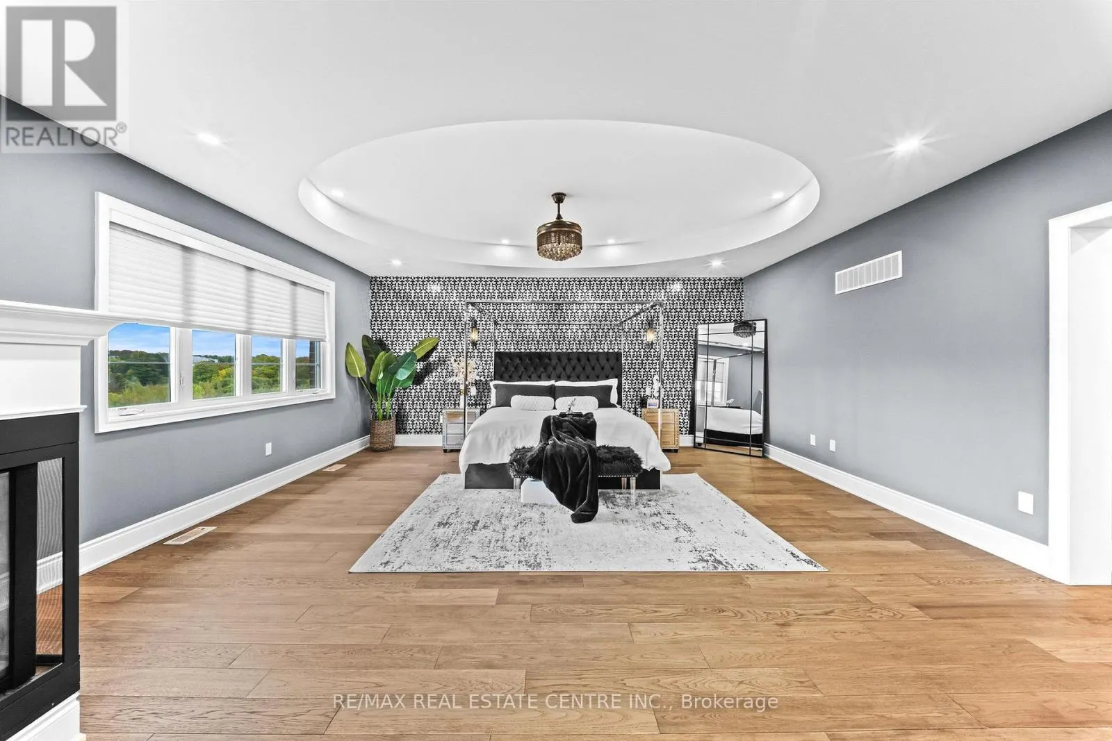 10 ROLLING GREEN COURT