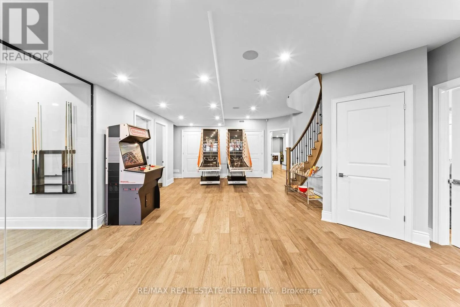 10 ROLLING GREEN COURT