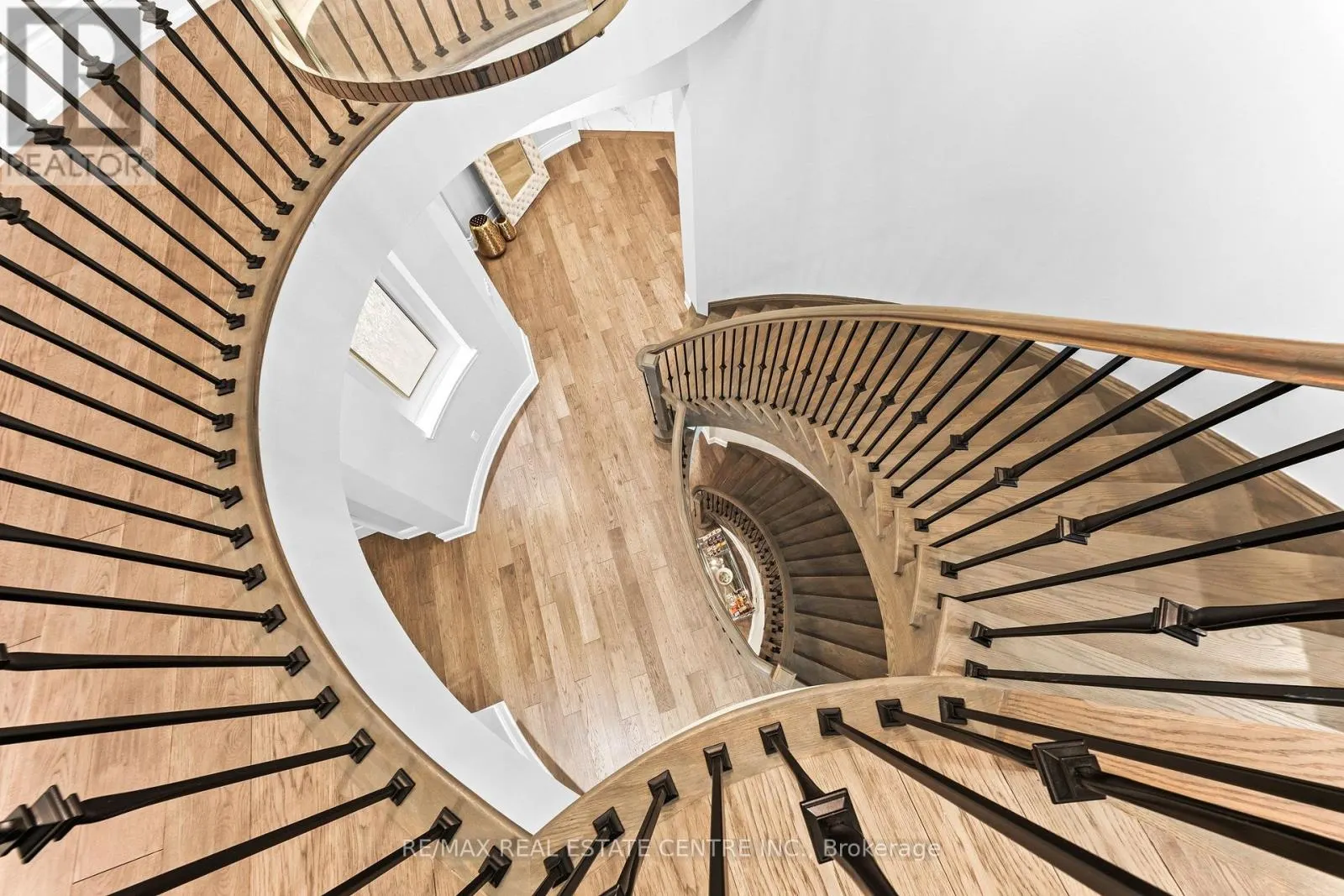 10 ROLLING GREEN COURT
