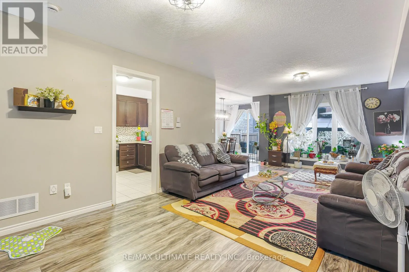 UPPER - 42 WALKER BOULEVARD