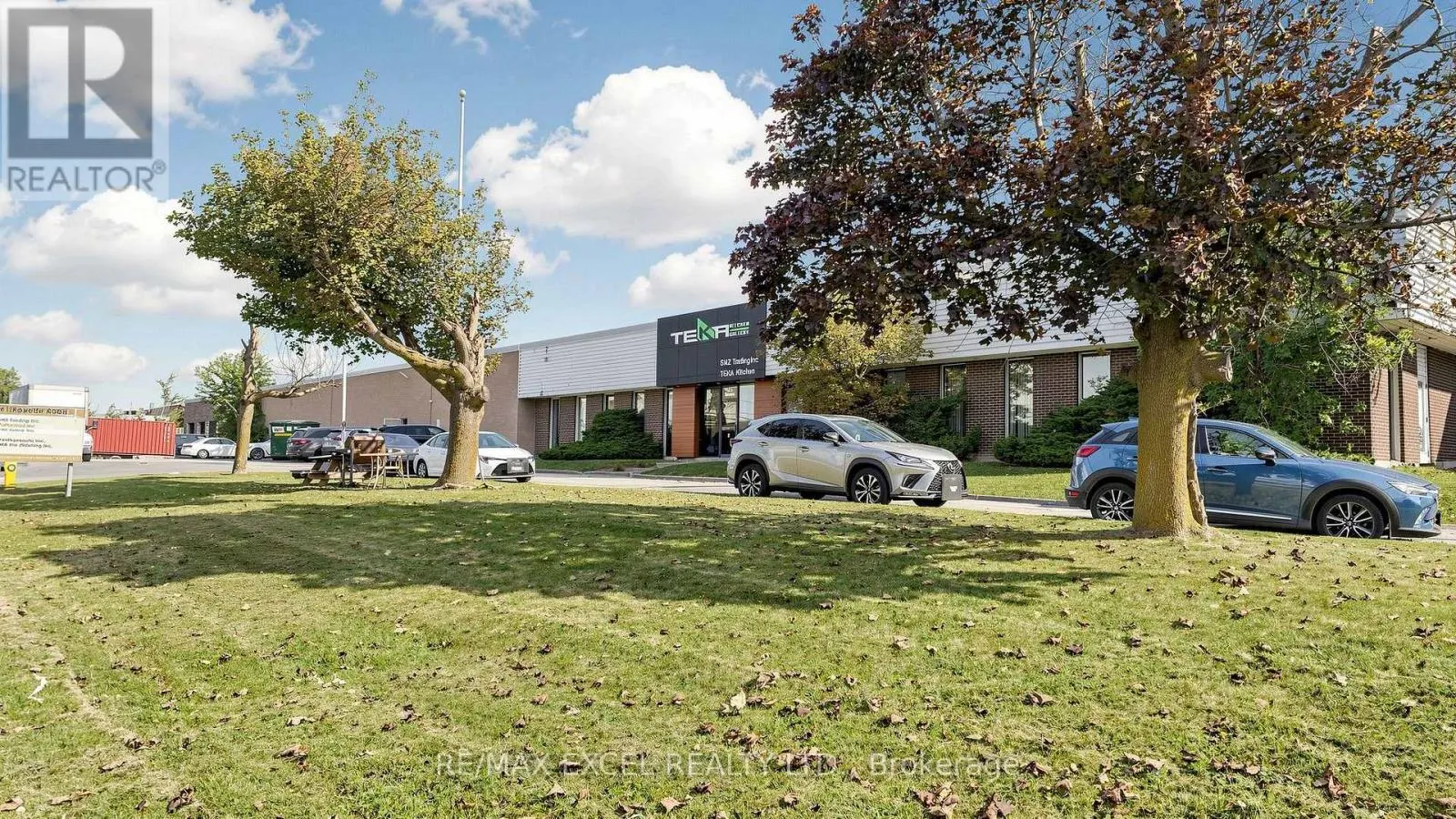 3 - 61 RAYETTE ROAD