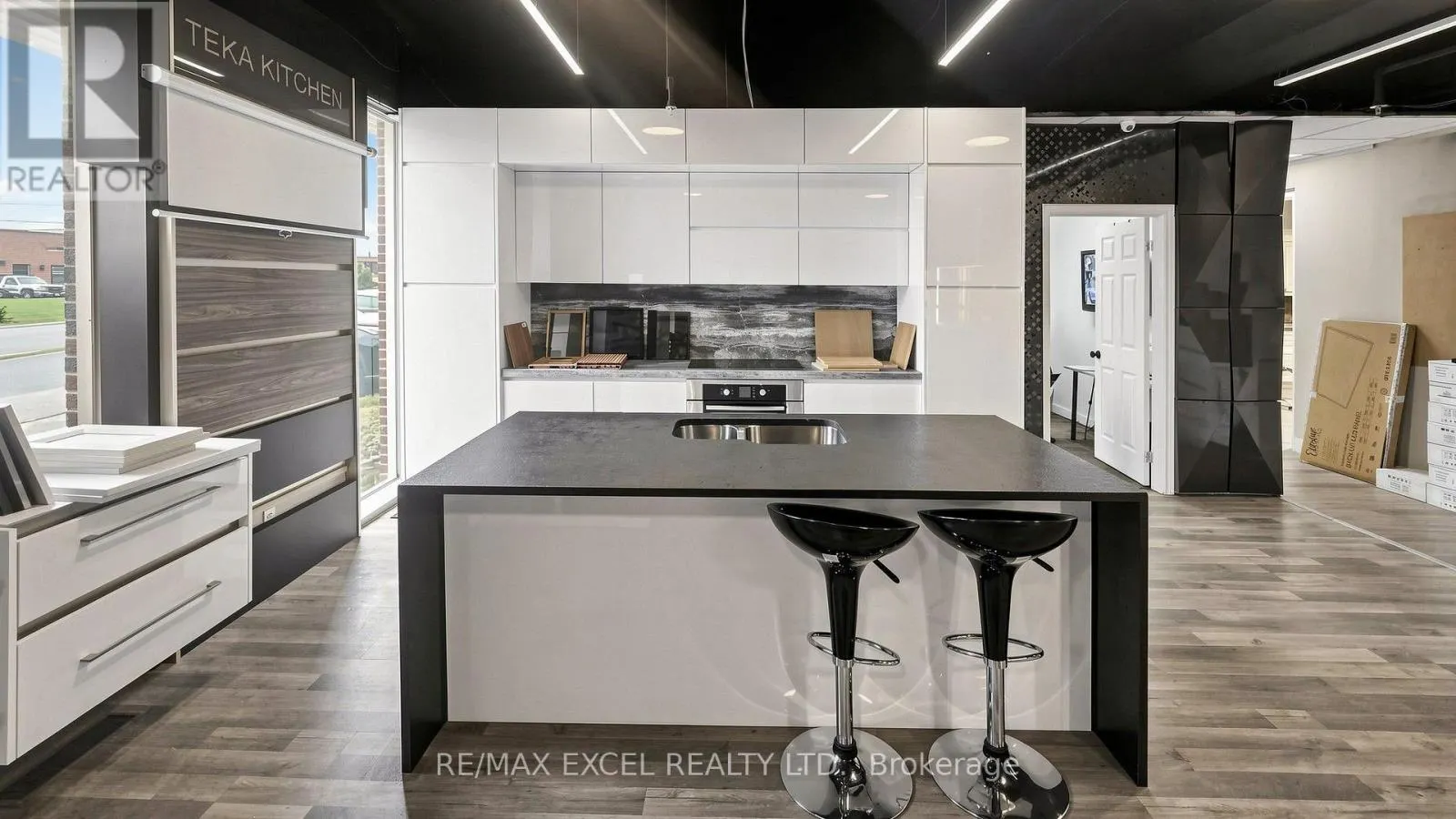 3 - 61 RAYETTE ROAD