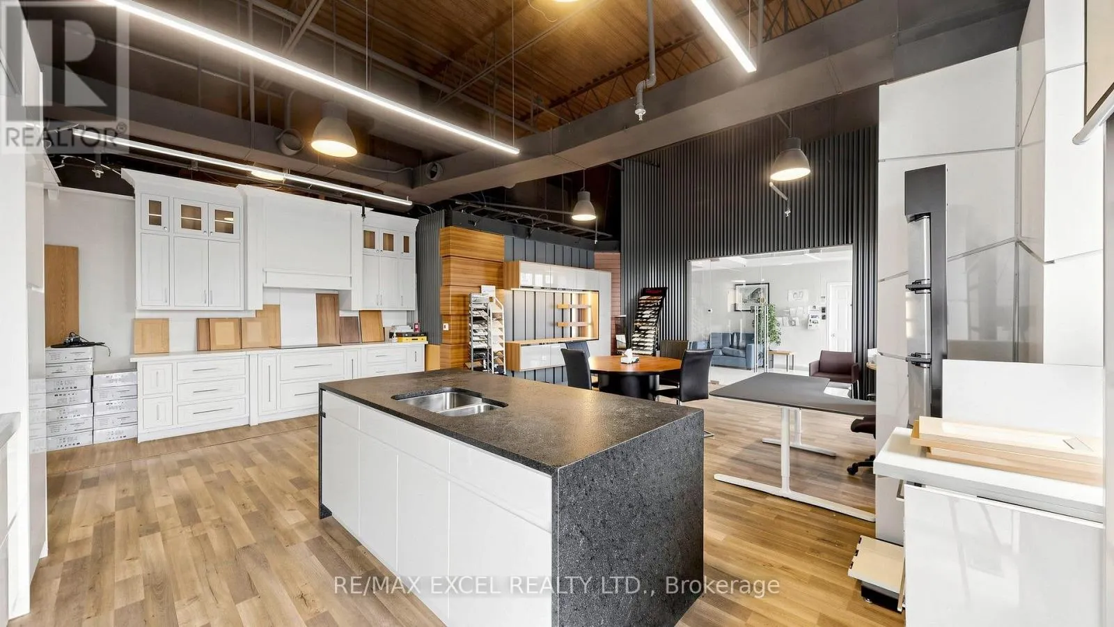 3 - 61 RAYETTE ROAD