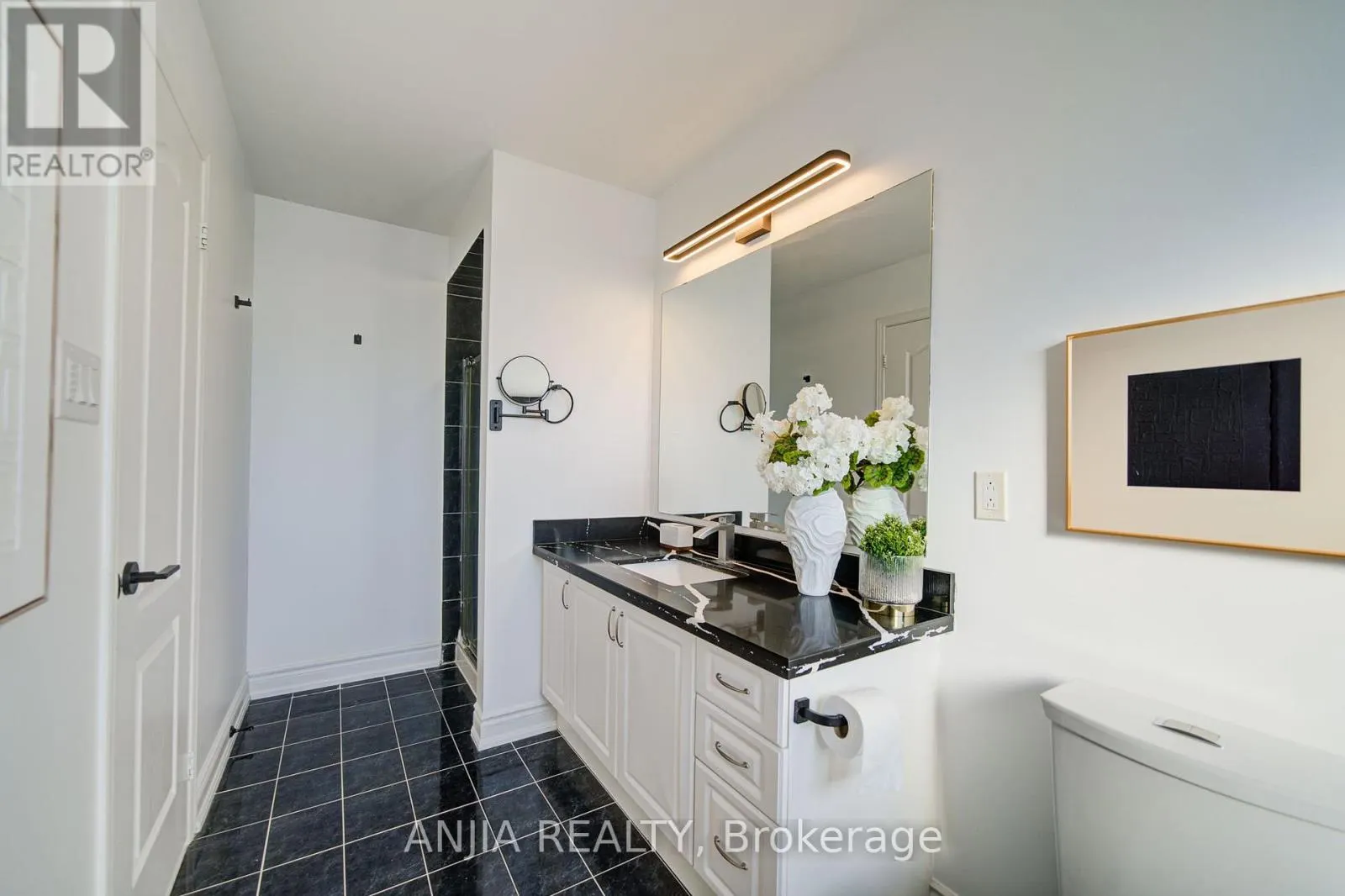 28 GRANDWOOD AVENUE