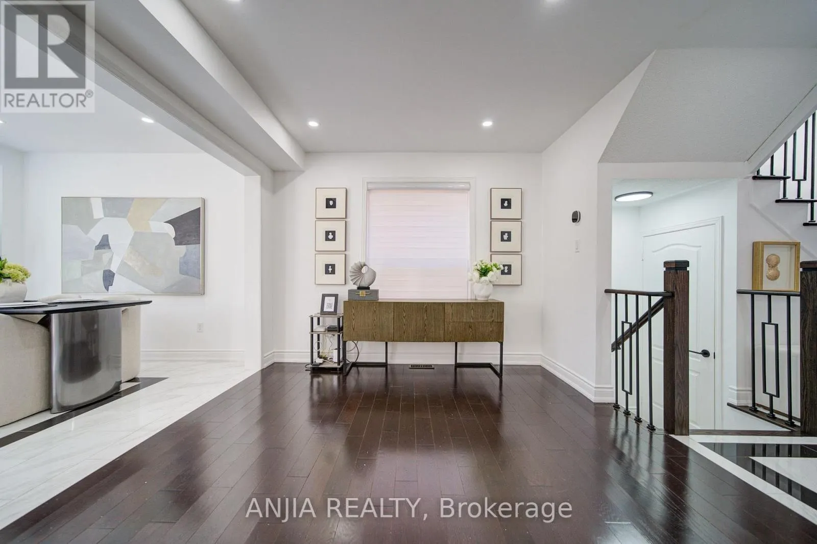 28 GRANDWOOD AVENUE