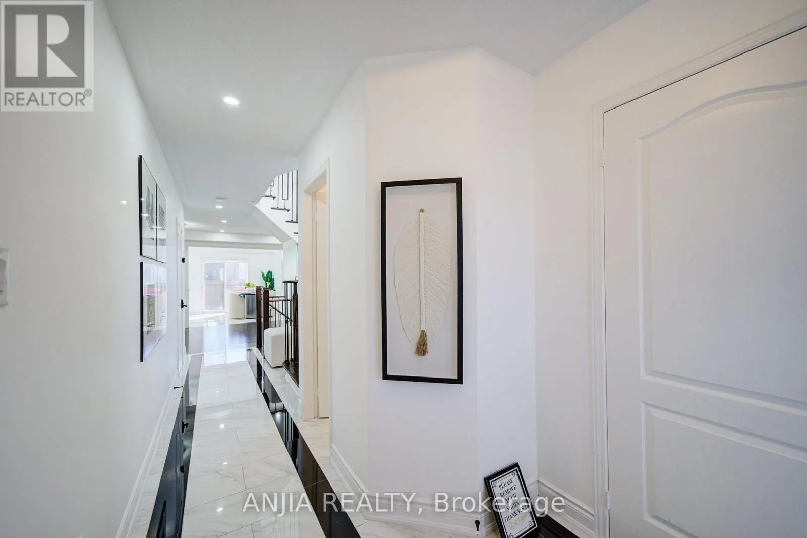 28 GRANDWOOD AVENUE