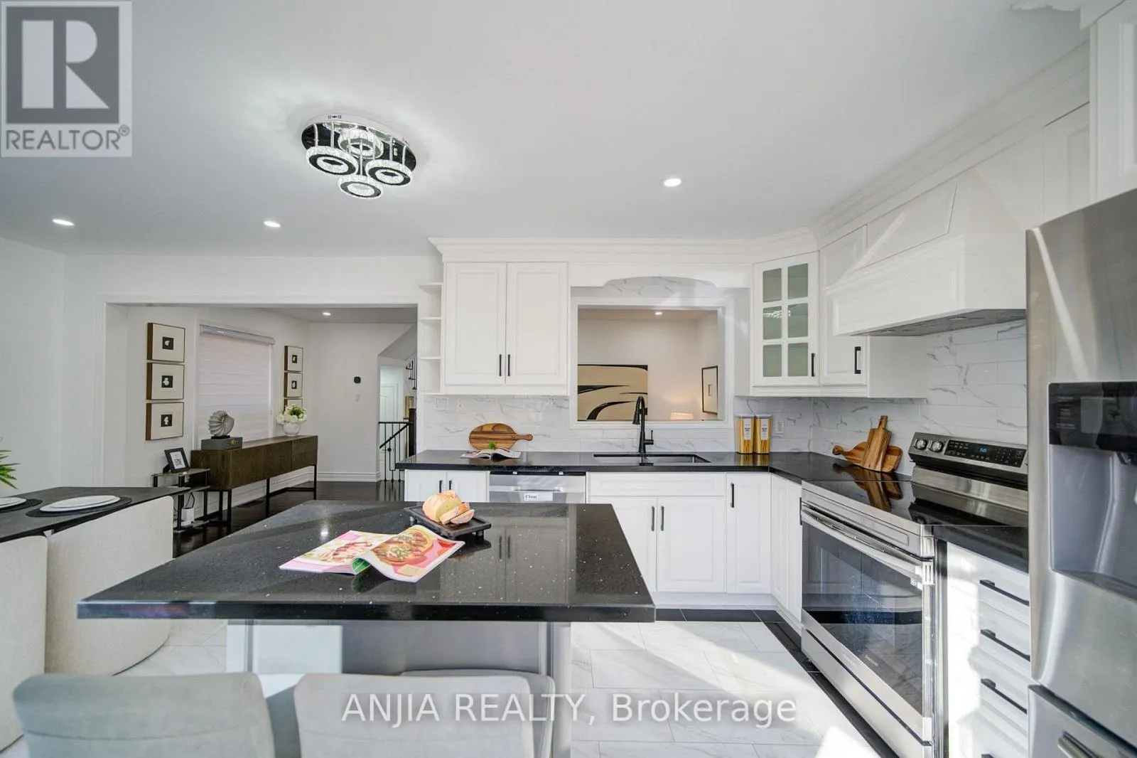 28 GRANDWOOD AVENUE