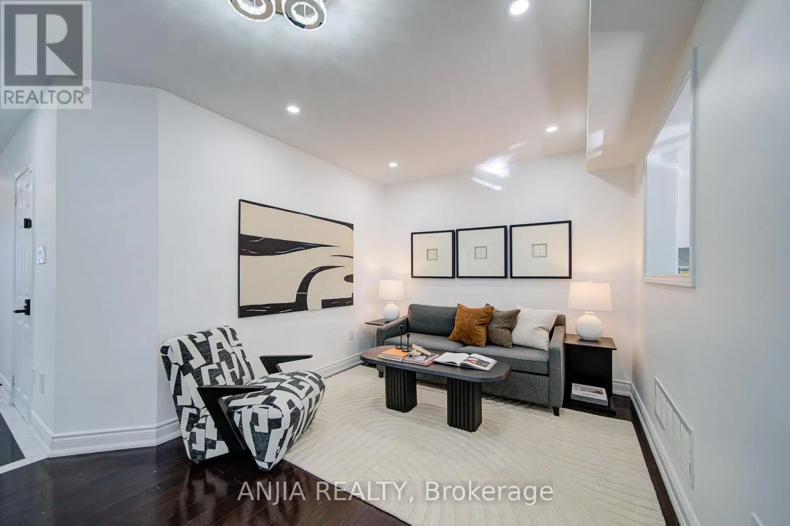 28 GRANDWOOD AVENUE