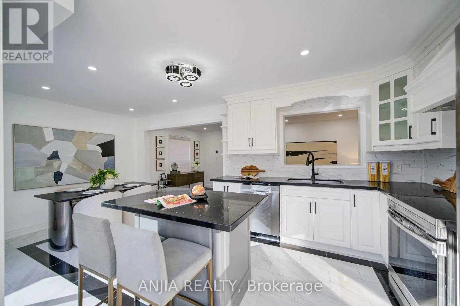 28 GRANDWOOD AVENUE