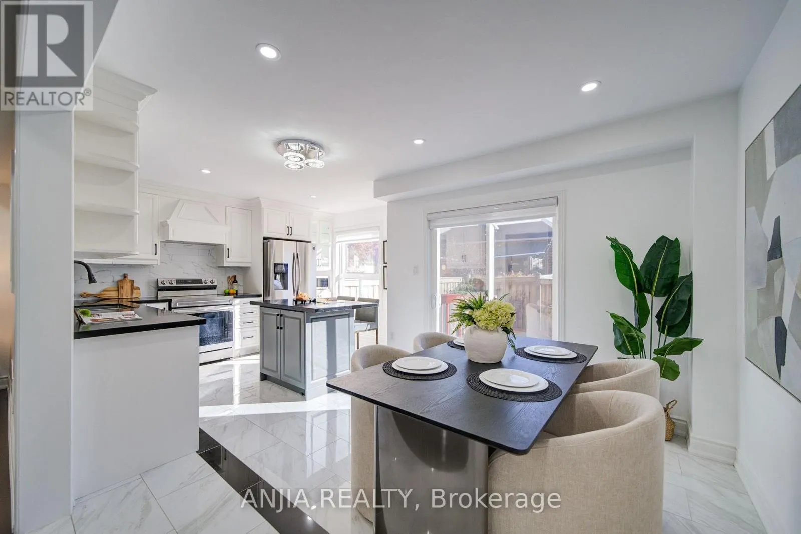 28 GRANDWOOD AVENUE