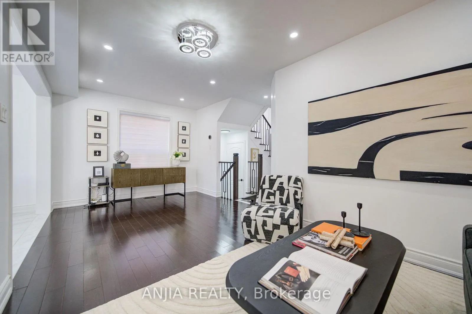 28 GRANDWOOD AVENUE