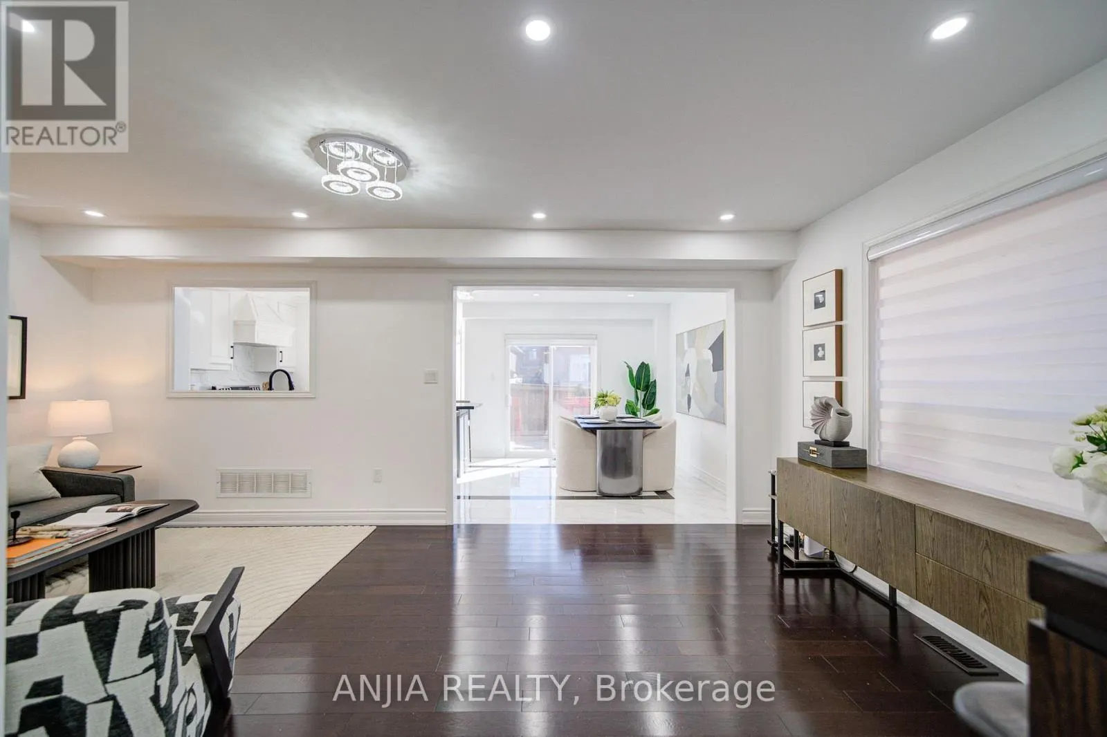 28 GRANDWOOD AVENUE
