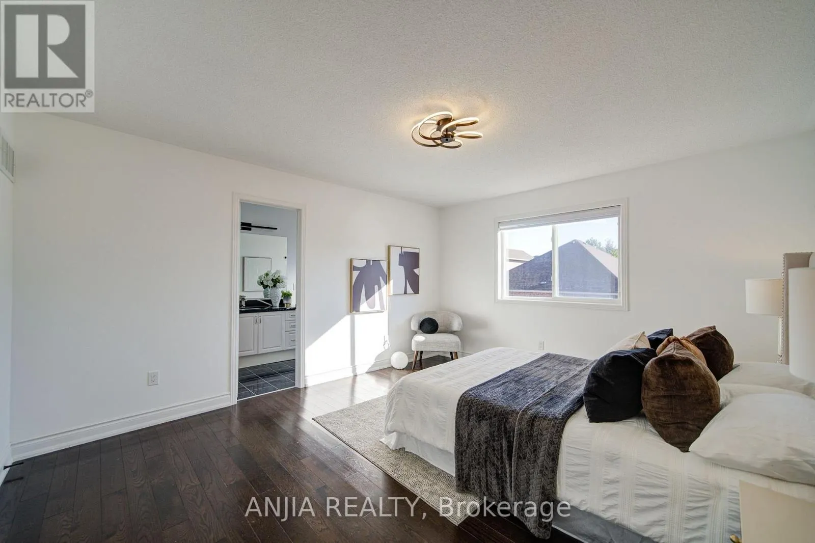 28 GRANDWOOD AVENUE