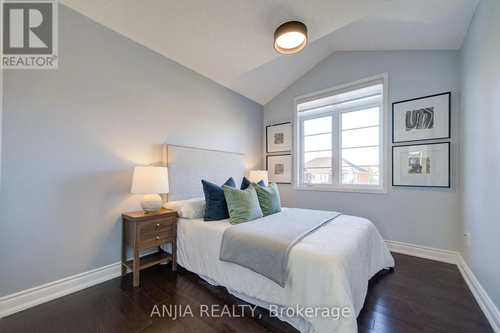 28 GRANDWOOD AVENUE