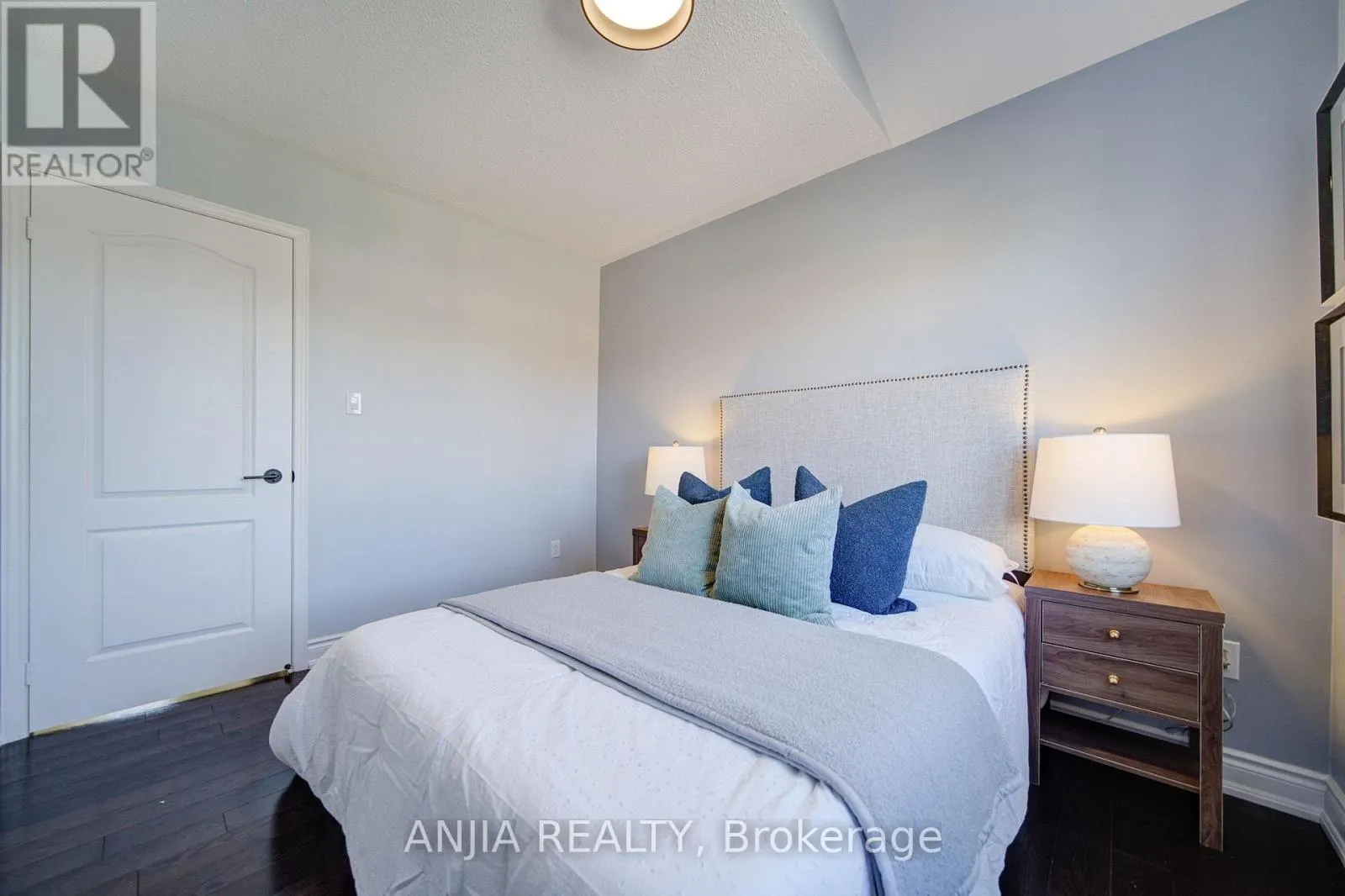 28 GRANDWOOD AVENUE