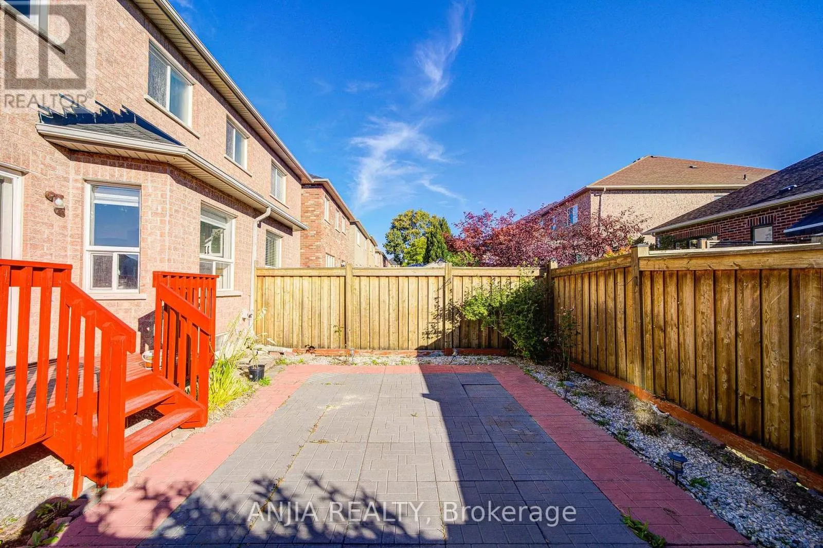 28 GRANDWOOD AVENUE