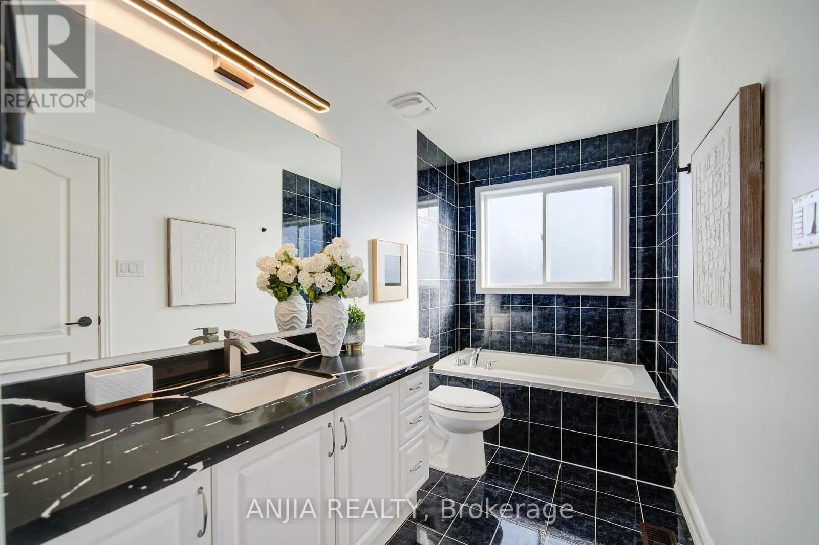 28 GRANDWOOD AVENUE