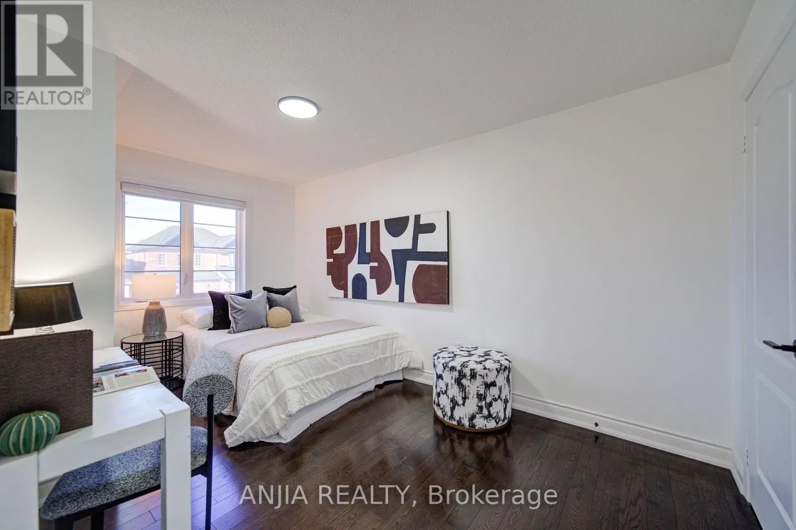 28 GRANDWOOD AVENUE