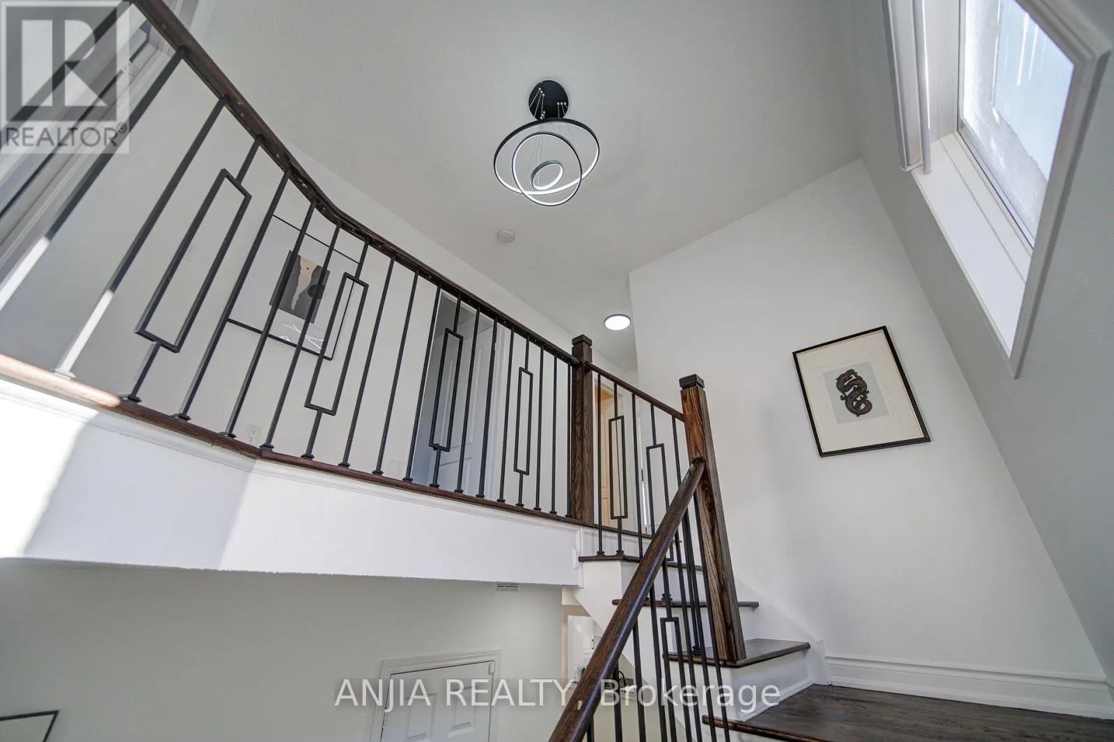 28 GRANDWOOD AVENUE