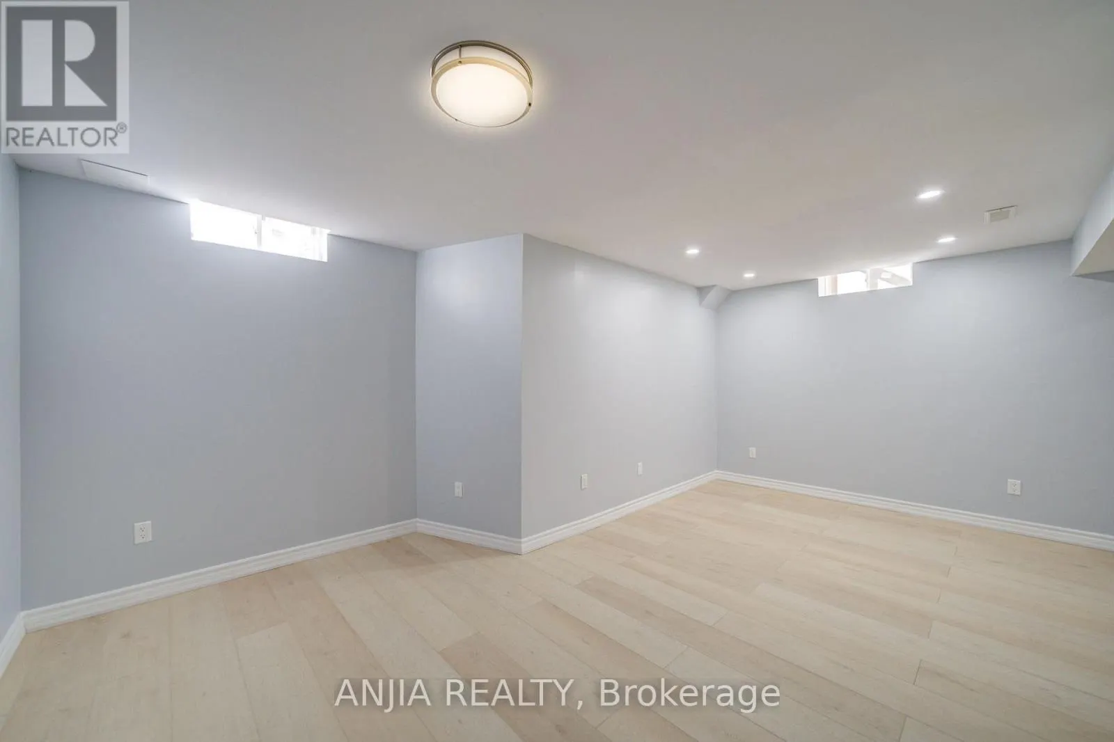 28 GRANDWOOD AVENUE