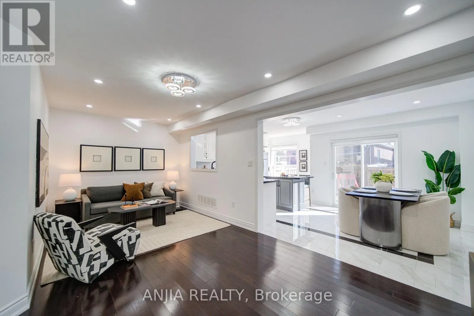 28 GRANDWOOD AVENUE