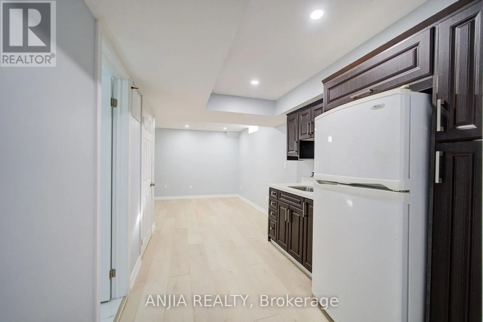 28 GRANDWOOD AVENUE