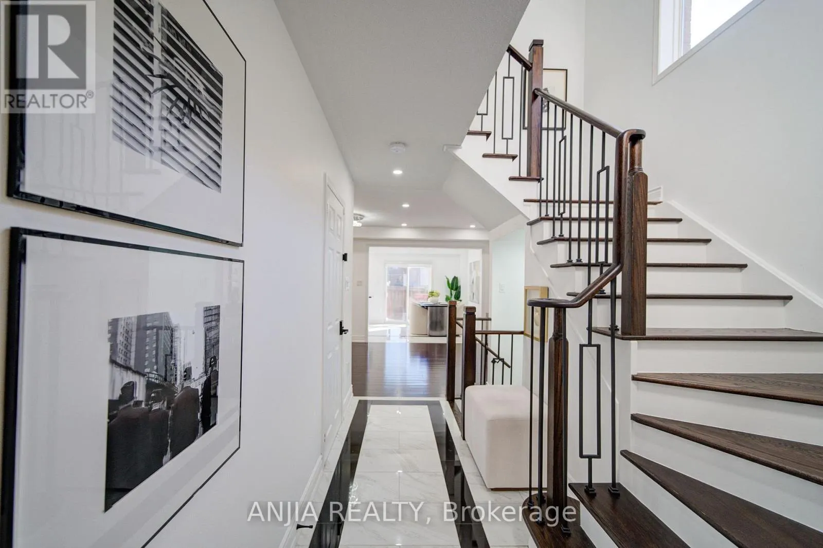 28 GRANDWOOD AVENUE
