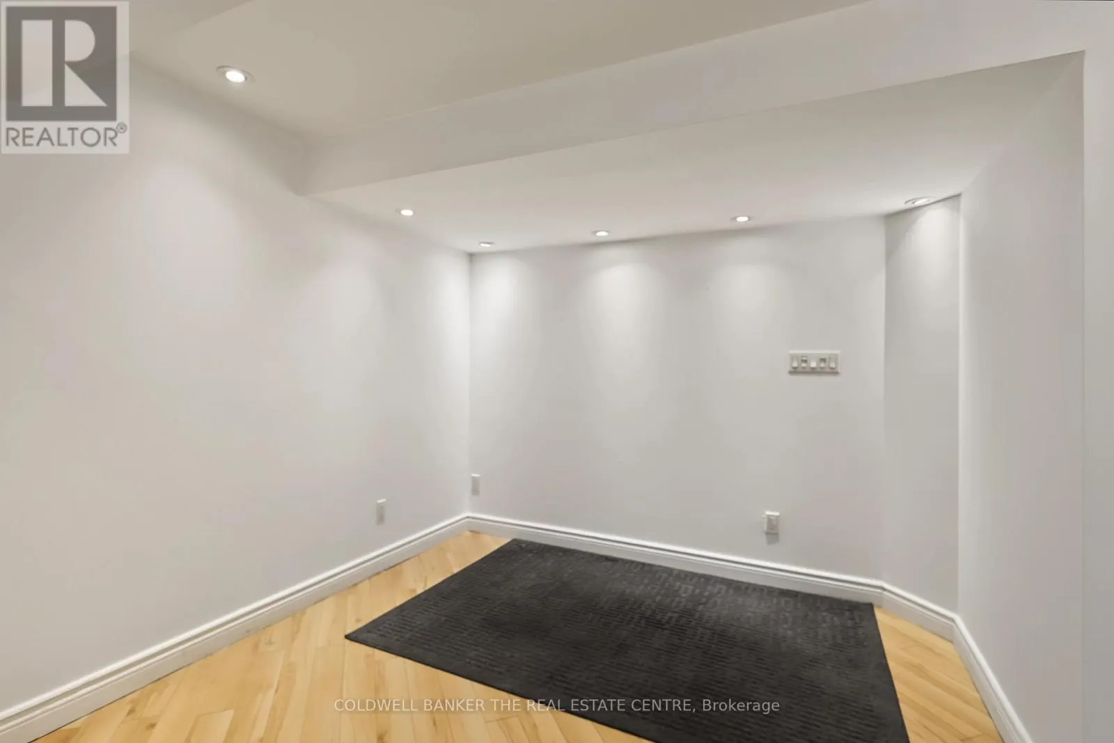 7 ISABELLA GARDEN LANE