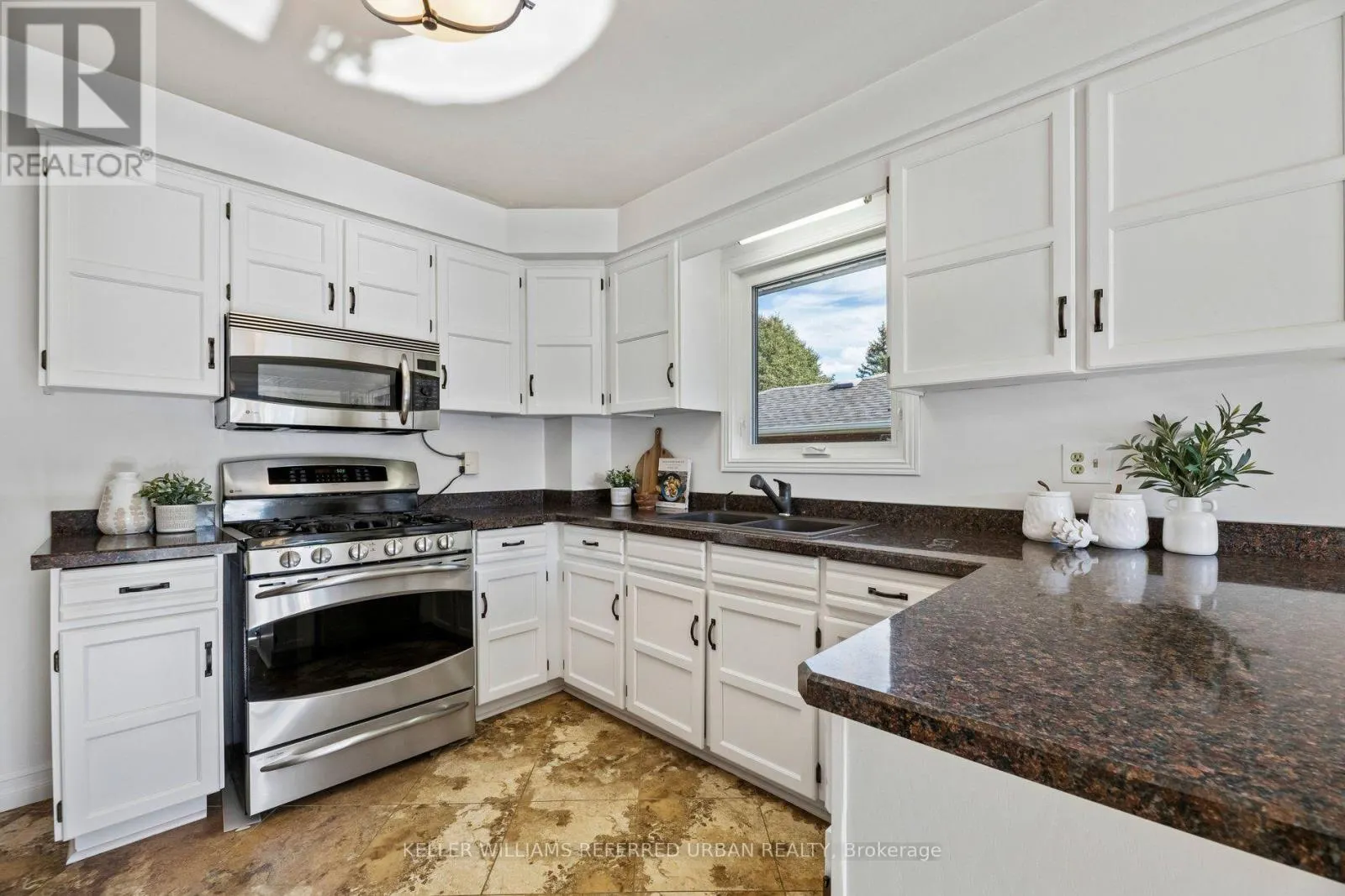 72 MUNRO CRESCENT