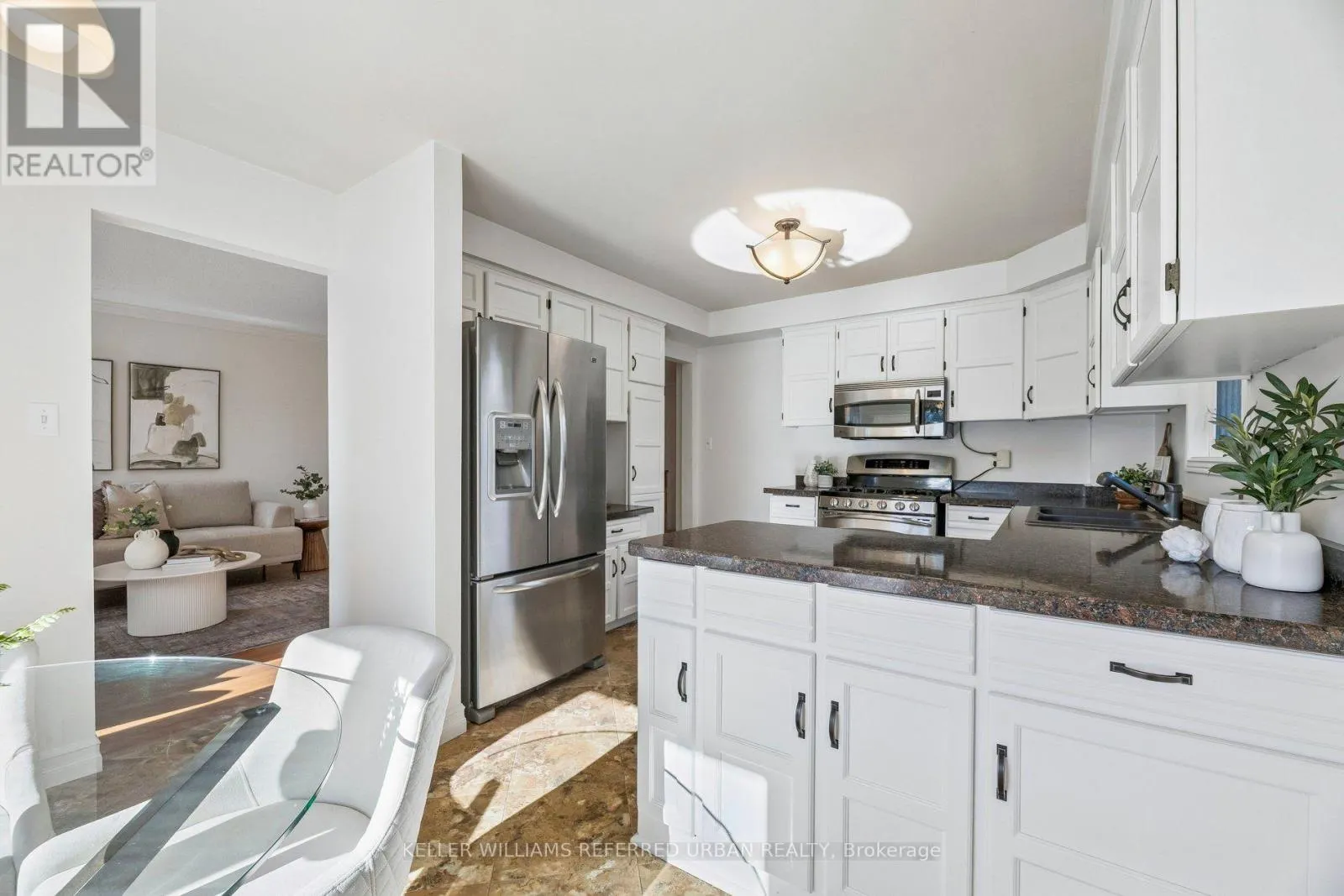 72 MUNRO CRESCENT