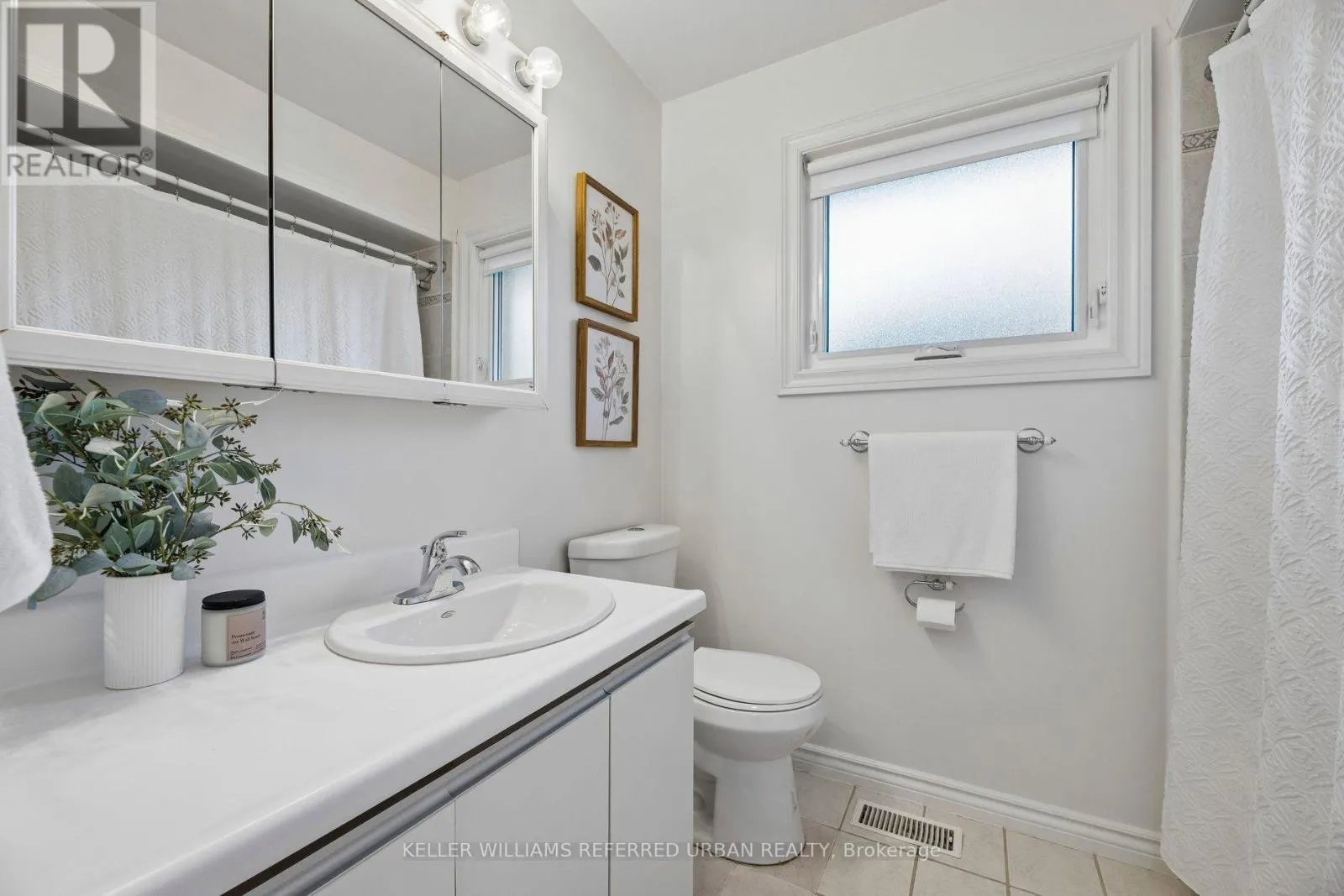 72 MUNRO CRESCENT