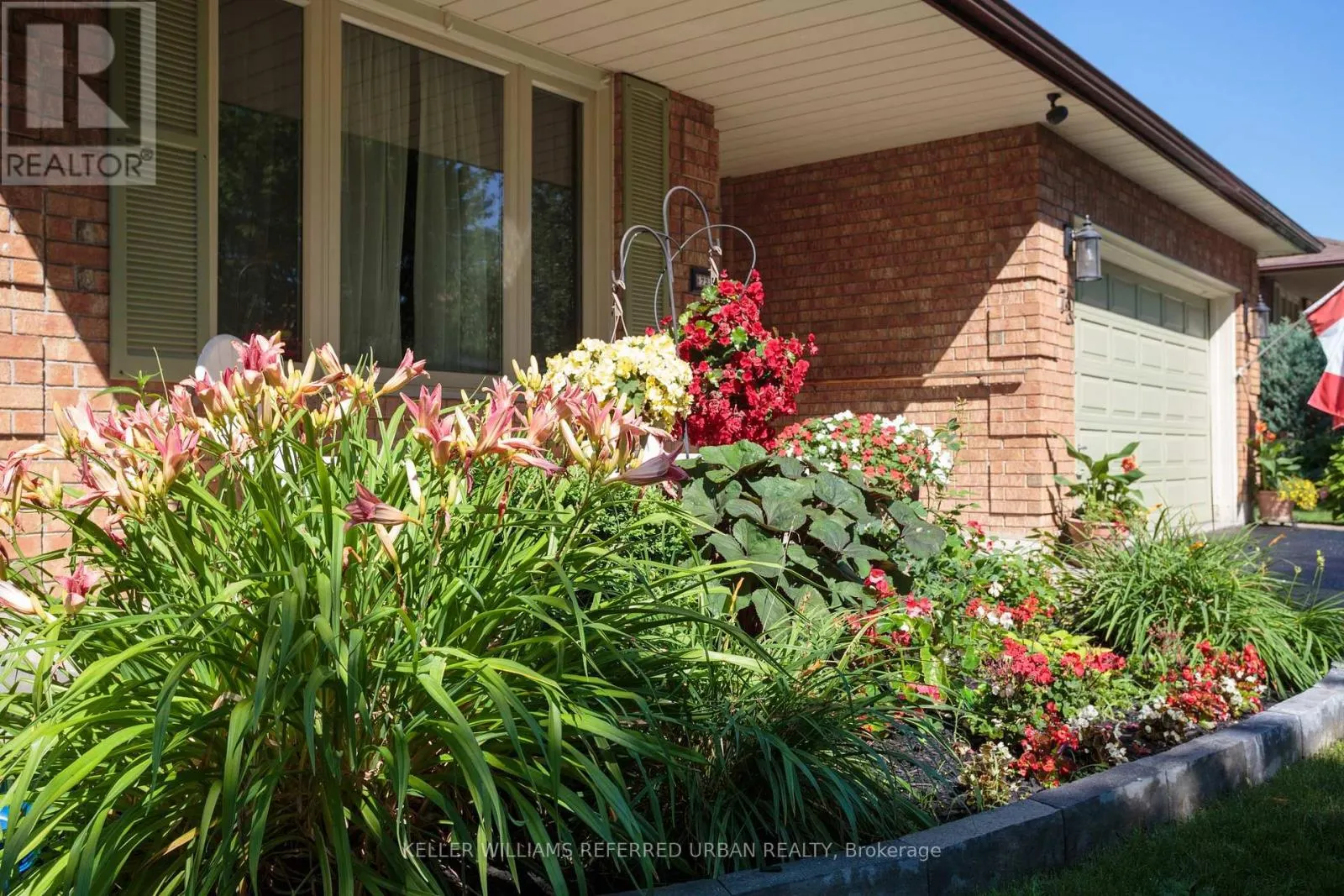 72 MUNRO CRESCENT