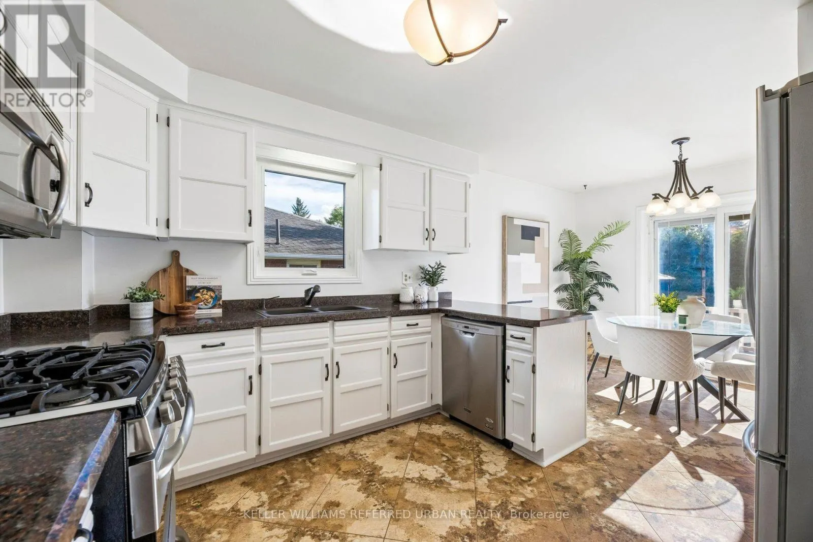 72 MUNRO CRESCENT