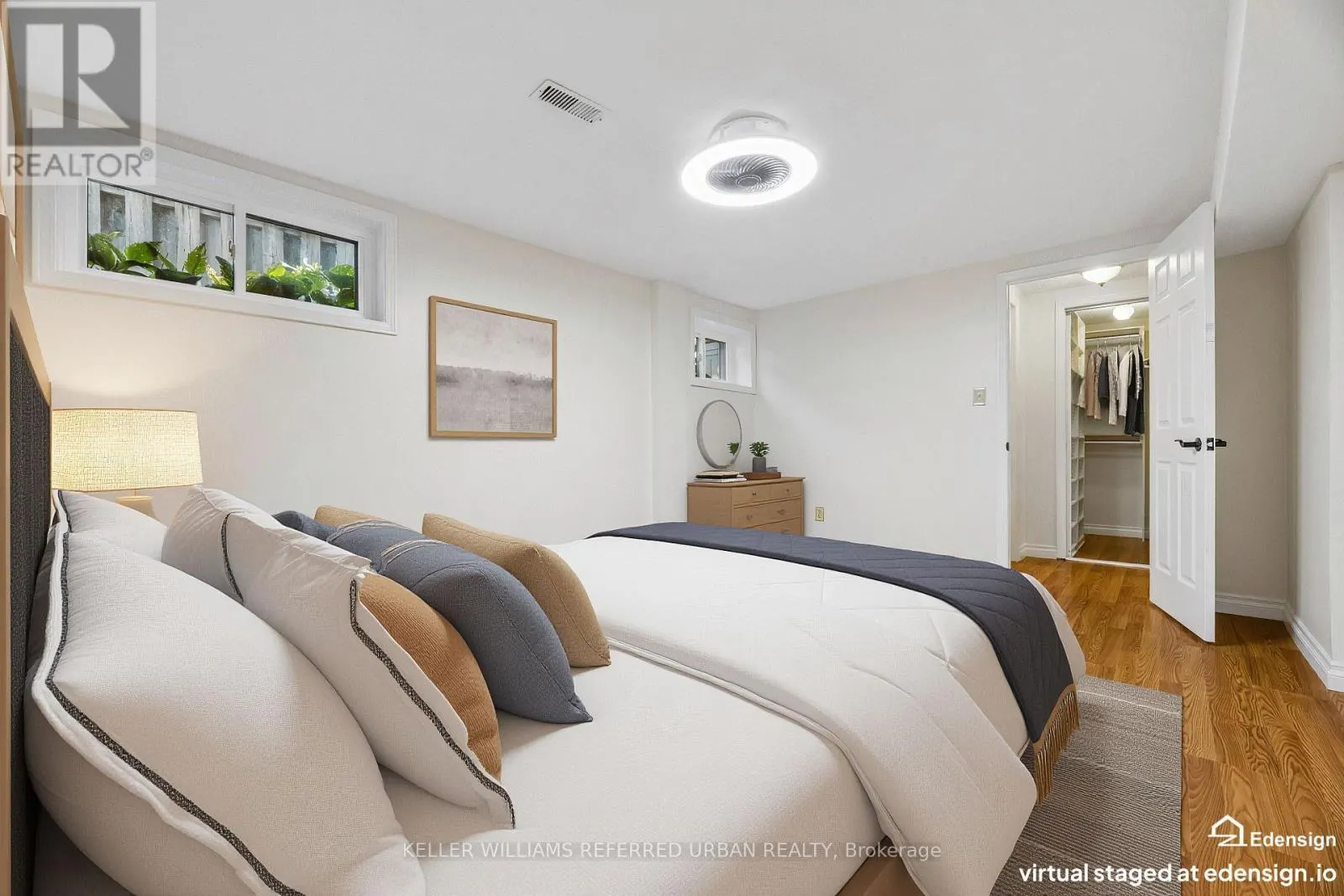 72 MUNRO CRESCENT