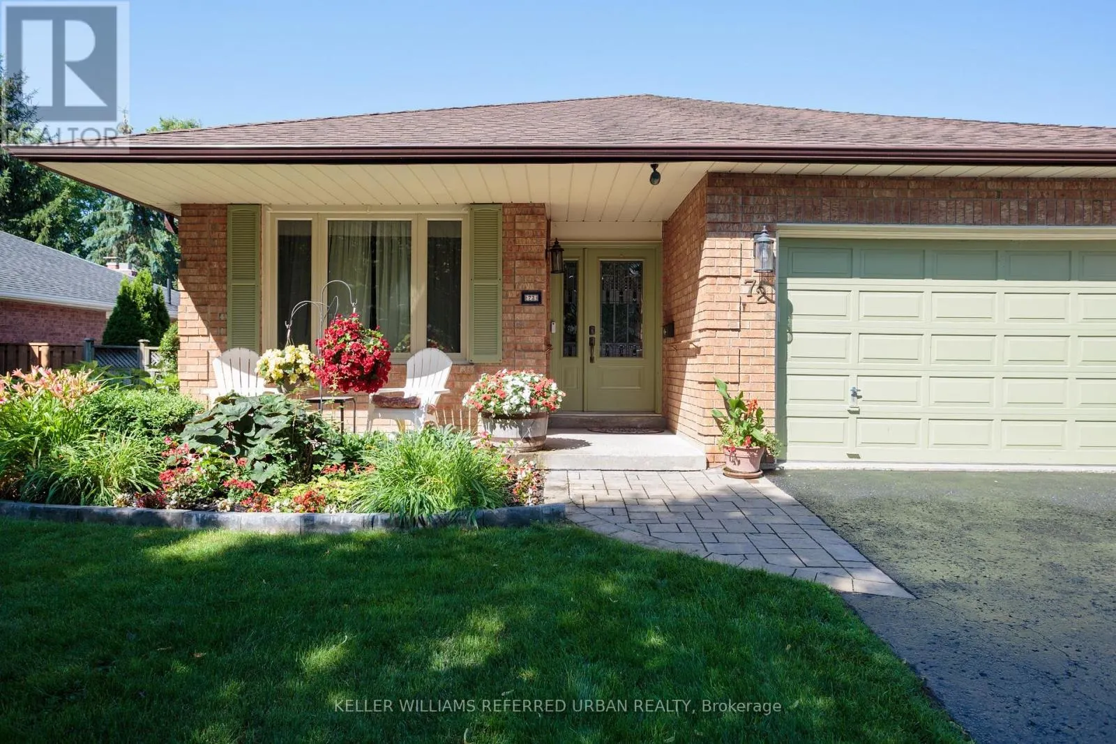 72 MUNRO CRESCENT